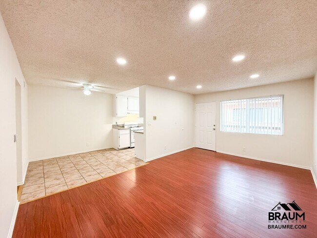 Foto del edificio - 221 W Elm Ave