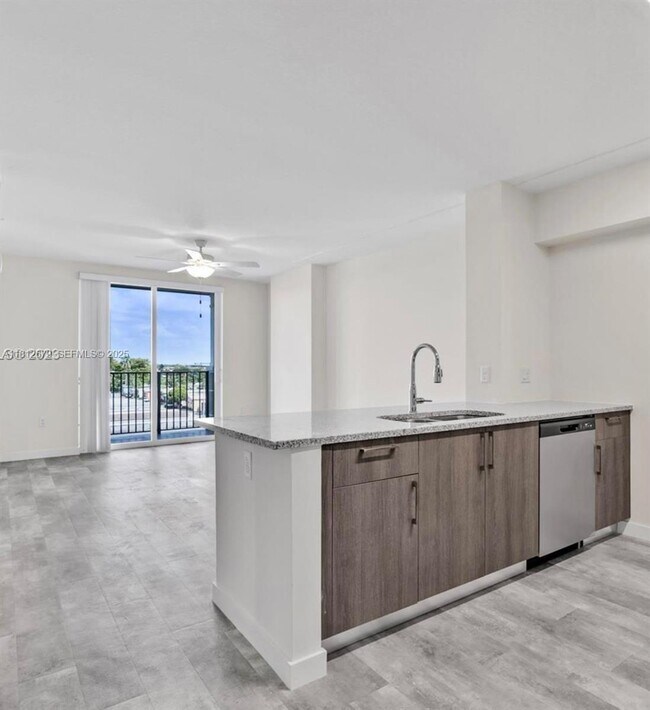 Foto del edificio - 400 NW 112th Ave