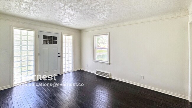 Foto del edificio - 17602 Vaughan St