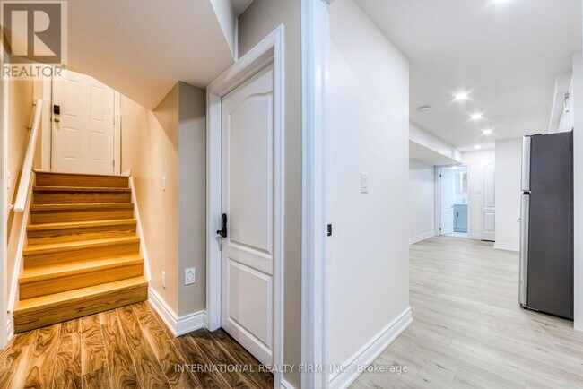 Building Photo - 1051 Caven St