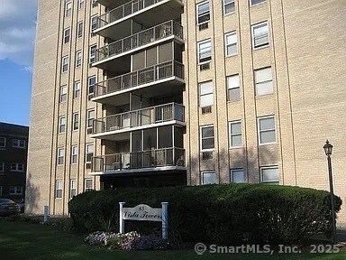 Foto del edificio - 65 Glenbrook Rd
