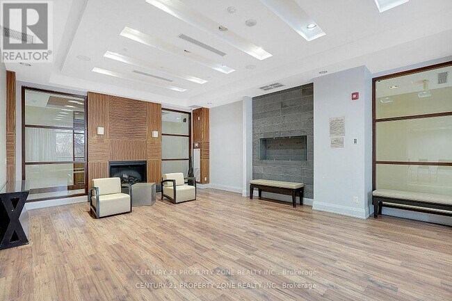 Photo du bâtiment - 310 Burnhamthorpe Rd W
