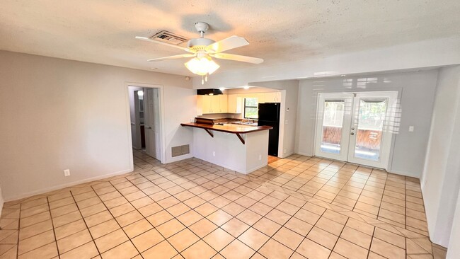 Building Photo - Charming 4 Bedroom, 3 Bathroom Home in Orl...