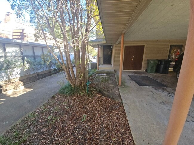 Building Photo - Updated Townhome with Upgrades