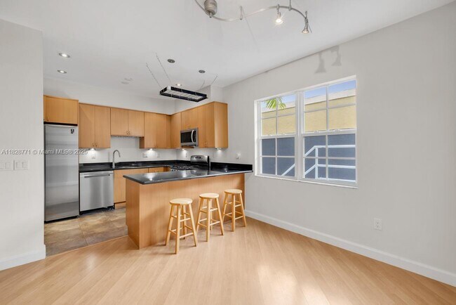 Foto del edificio - 305 Jefferson Ave