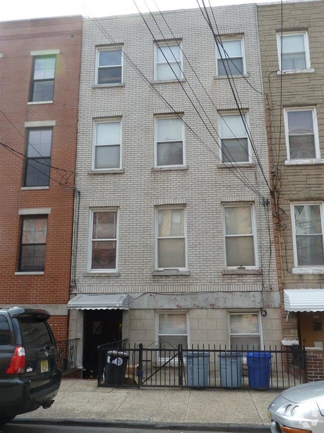 Building Photo - 824 Garden St