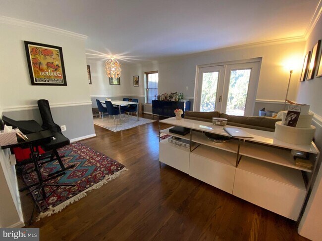 Building Photo - 2140 Golf Course Dr