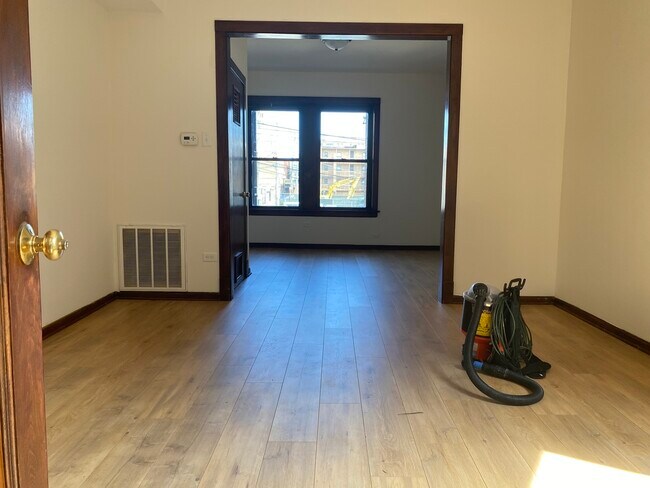 Foto del edificio - 4052.5 N Sheridan Rd