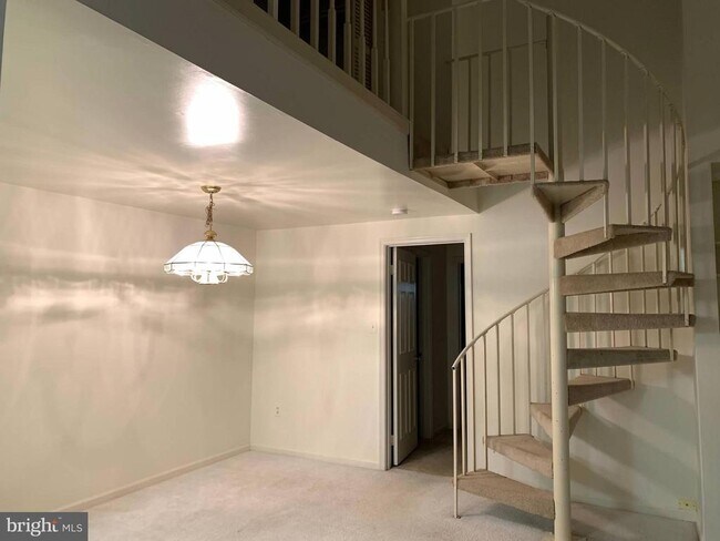 Building Photo - 13062 Shadyside Ln