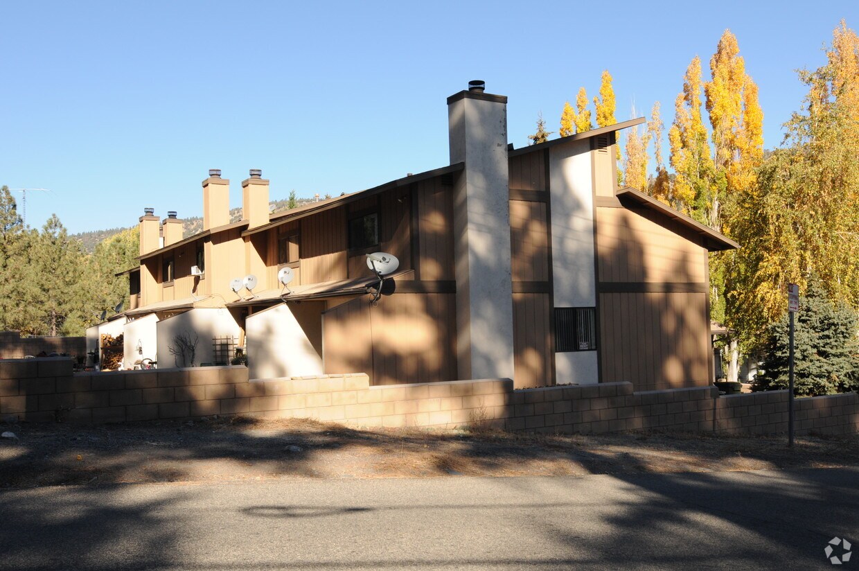 Building Photo - 1111 Apple Ave