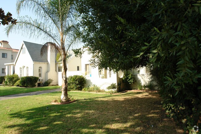 Foto del edificio - 1127-1131 E Acacia Ave