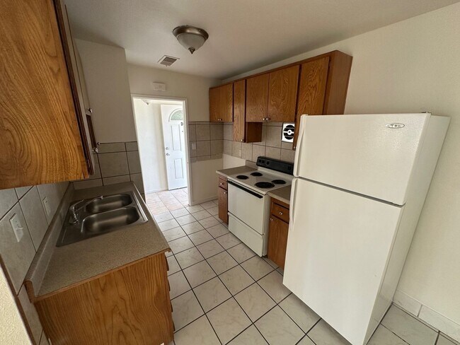 Building Photo - 4p6318