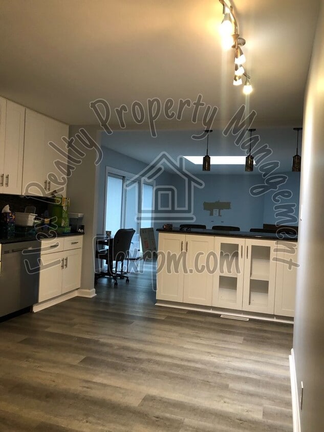 Primary Photo - Beautiful 2 Bed Condo....Half off 1st mont...