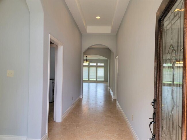 Building Photo - 2023 Sunset Springs Dr