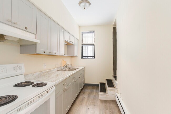 3627.5.Dickens.G-2 - 3625 W. Dickens St.