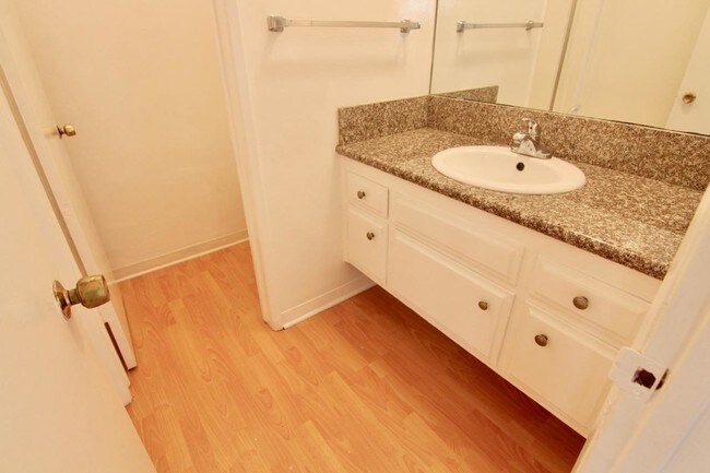 Building Photo - 2 bedroom in Los Angeles CA 90035