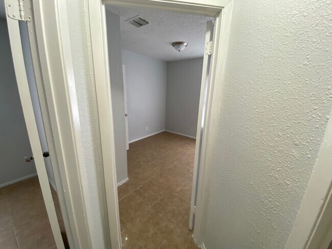 Building Photo - Comfortable 2BR/1BA- Home Available Now!