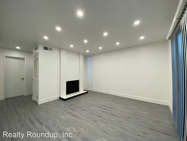 Building Photo - 1 br, 1 bath House - 861 Woodside Ln E #3