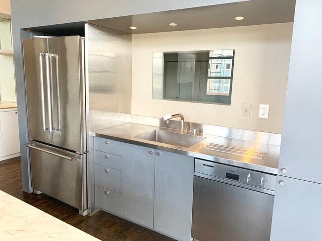 Photo - STUNNING LARGE CORNER LIVE/WORK 1 BED+ DEN... House