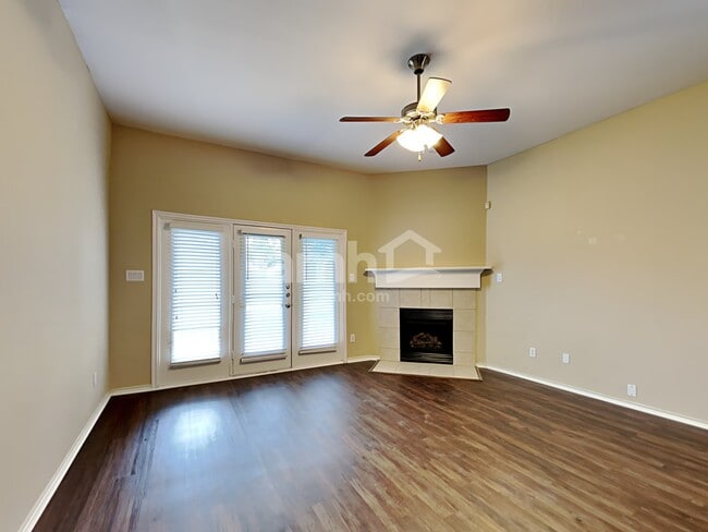 Foto del edificio - 1613 Castle Creek Drive