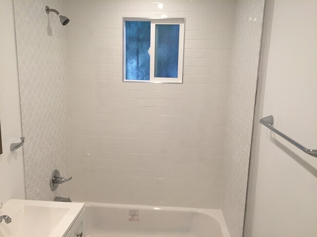 Foto del edificio - 7666 Fountain Ave