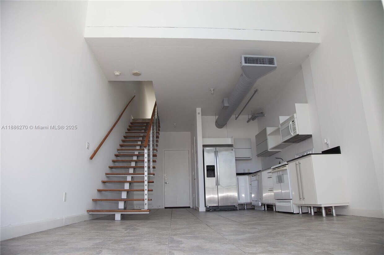 Foto principal - 690 SW 1st Ct