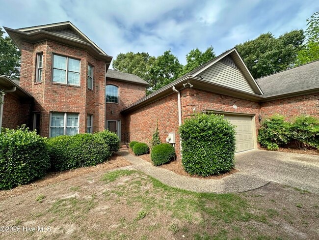 Building Photo - 1113 Devonshire Dr