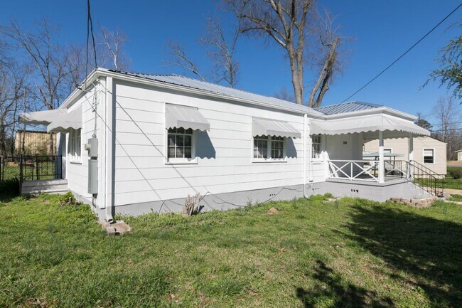 Foto del edificio - Charming 3BR/1.5BA in Sought-After Pleasan...