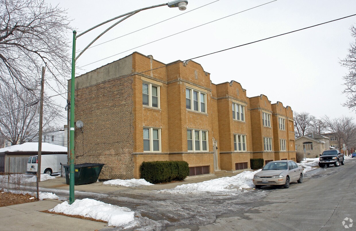 Foto del edificio - 6156-6158 S Monitor Ave