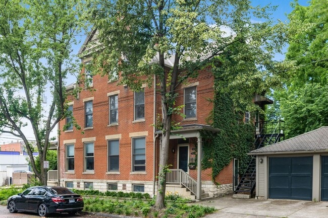 Building Photo - 36 E Kossuth St