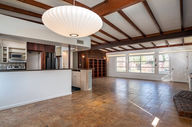 Foto del edificio - 4601 Dustin Ln