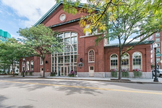 Building Photo - 101 13th St