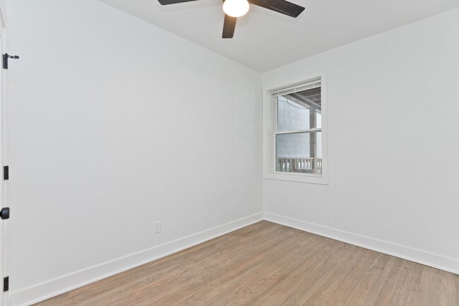 Building Photo - 2464 N Lincoln Ave