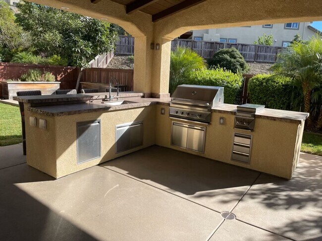 Foto del edificio - Beautiful 4 Bed 3.5 Bath House in San Marcos Call 6 1 9 8 8 8 5 5 5 4