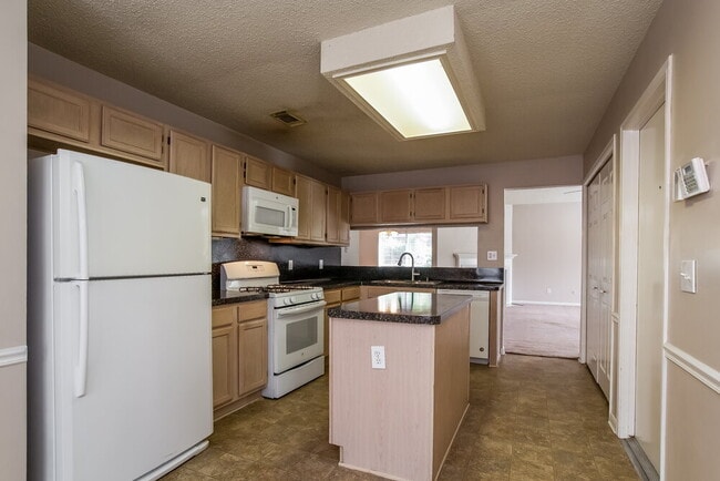 Foto del edificio - 7131 Maple Walk Dr