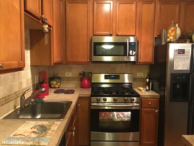 Building Photo - 2 br, 1 bath Condo - 1647 W Pratt Blvd 1A ...