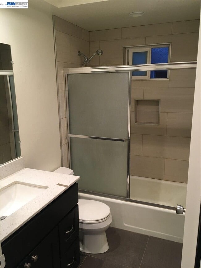 Building Photo - 1581 Mendenhall Dr