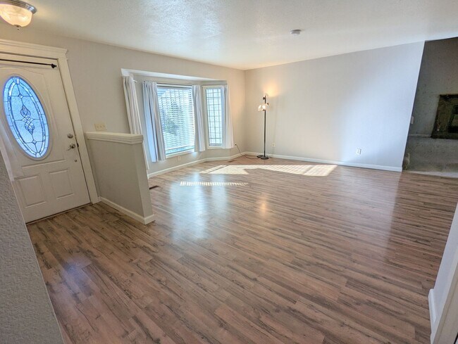 Foto del edificio - 3 Bed/ 2 bath Mountain Home