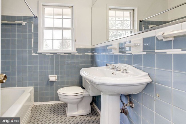 Building Photo - 7700 Persimmon Tree Ln
