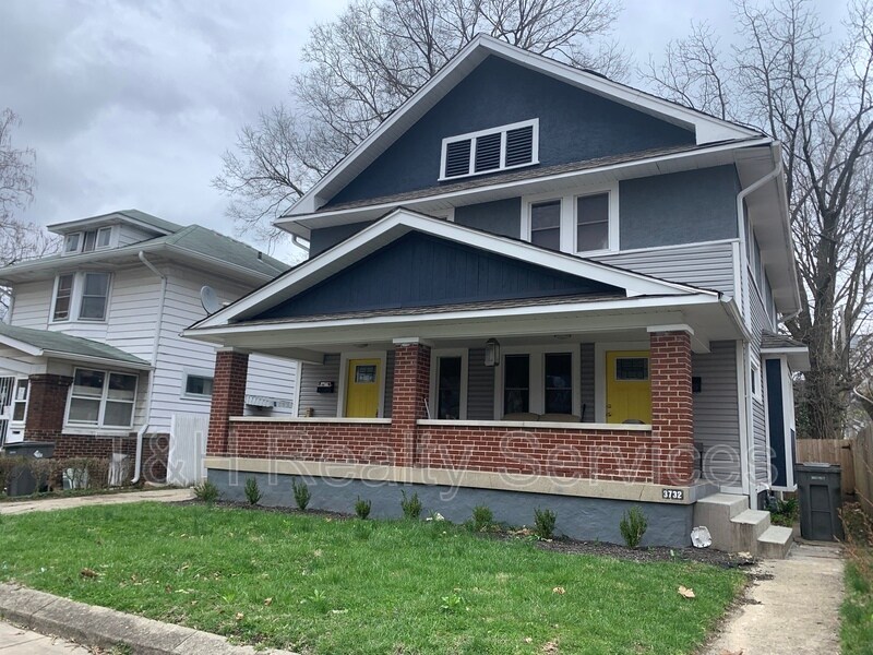 Foto principal - 3730 Salem St