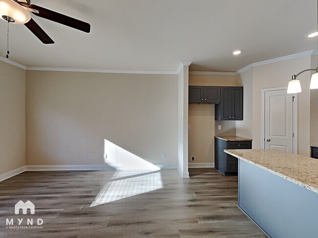 Foto del edificio - 61 Dewey Rd