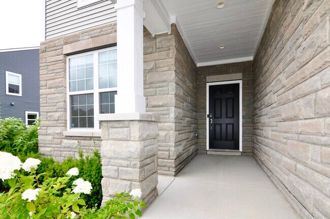 Foto del edificio - 728 Groveland Cir
