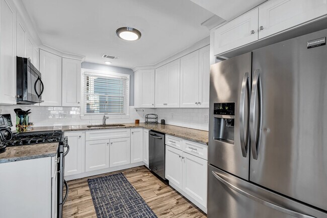 Building Photo - 10 Pershing Ave