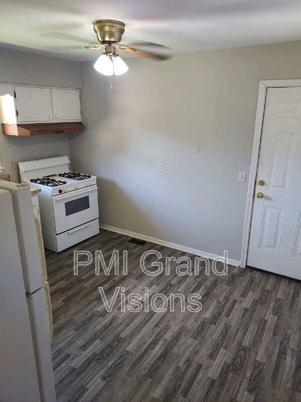 Building Photo - 340 N Monroe St