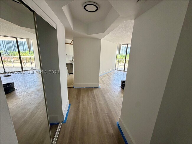Foto del edificio - 3610 Yacht Club Dr