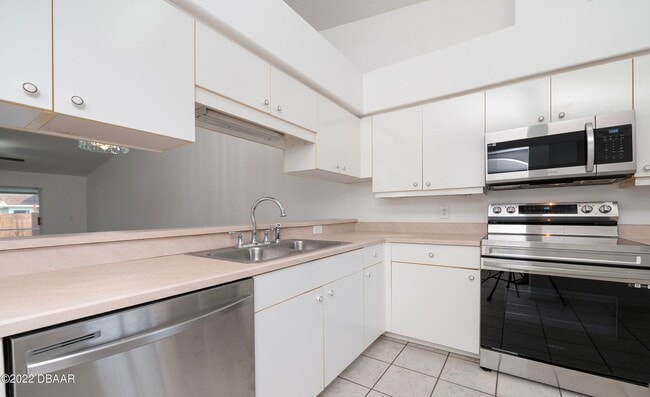 Building Photo - 3 bedrooms Port Orange