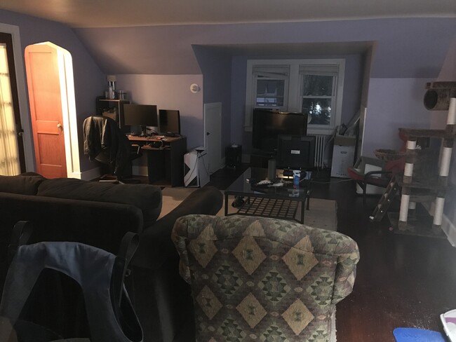 Living room - 178 Darrah Ln