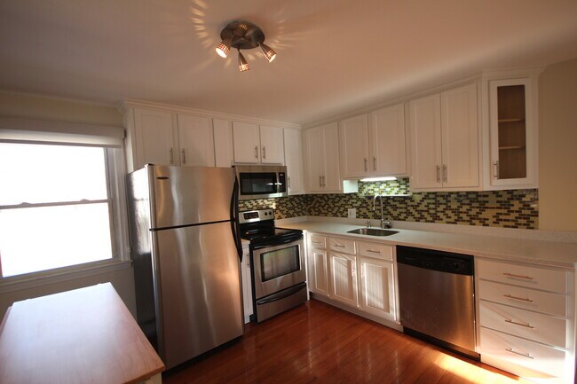 Foto del edificio - 36 Whipple Rd
