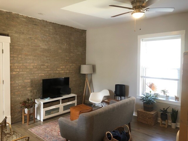 Foto del edificio - 2840 N Albany Ave