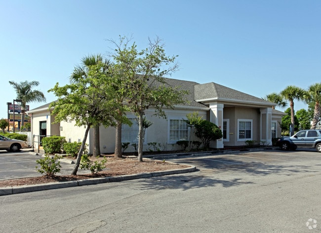 Building Photo - St. Cloud Village